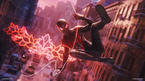 Screenshot von Marvel's Spider-Man: Miles Morales, der Miles im Schwung zeigt